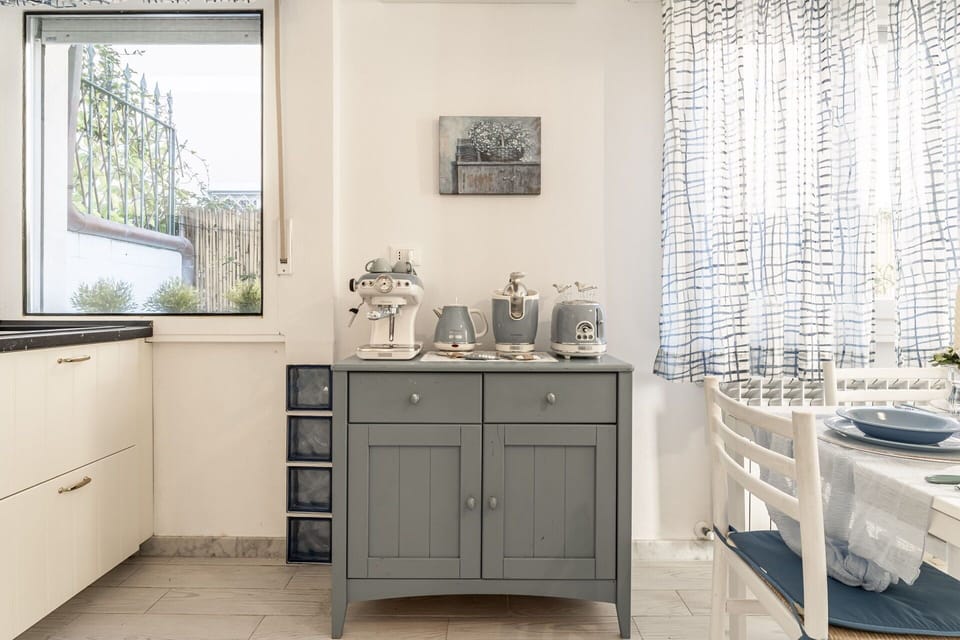 Autumn, Kitchen, Living Room, Spring, Summer