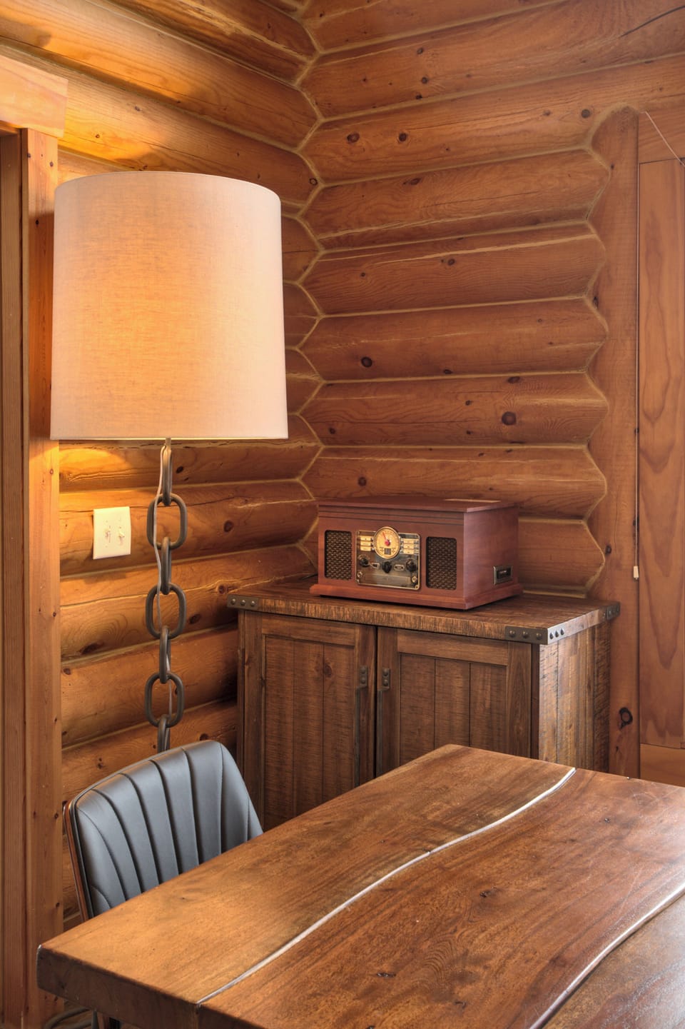 Looking for instant vibes? Just put an album on the turntable!