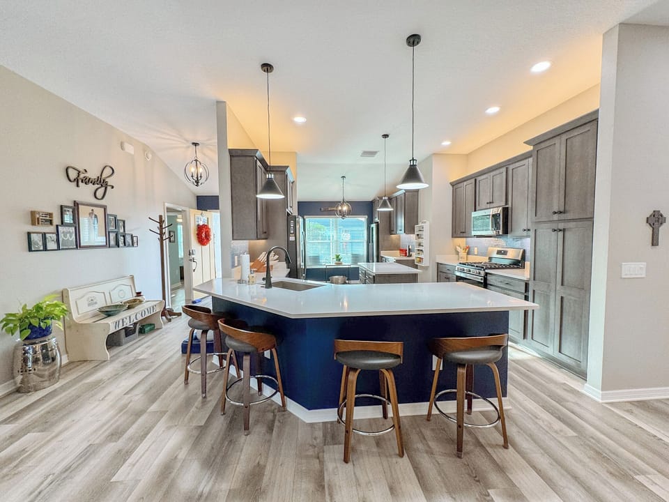 Large spacious kitchen with seating for 4