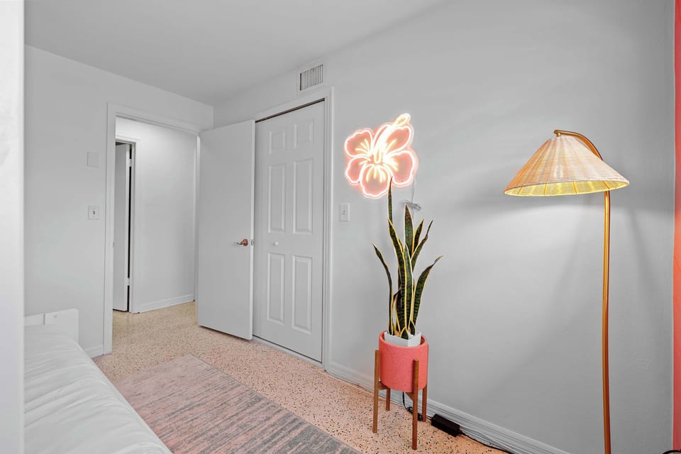 Bright entryway w/ clean lines and a warm welcome as you step inside.