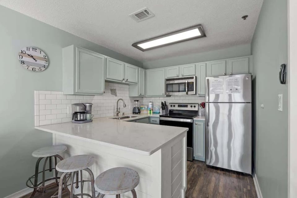 We offer a full kitchen - stocked with all the appliances you need!
