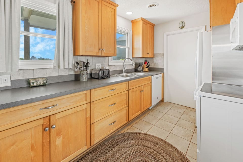 Surf or Sound Realty - 1198 - Breezy Point - Kitchen -1