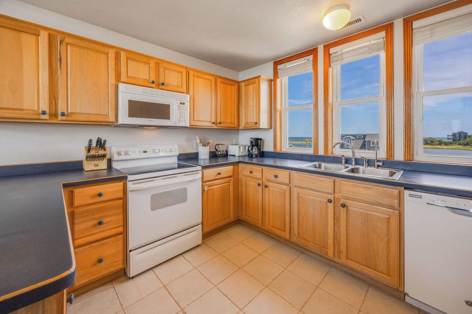 Surf or Sound Realty - 1211 - Frisco's Watch - Kitchen -2