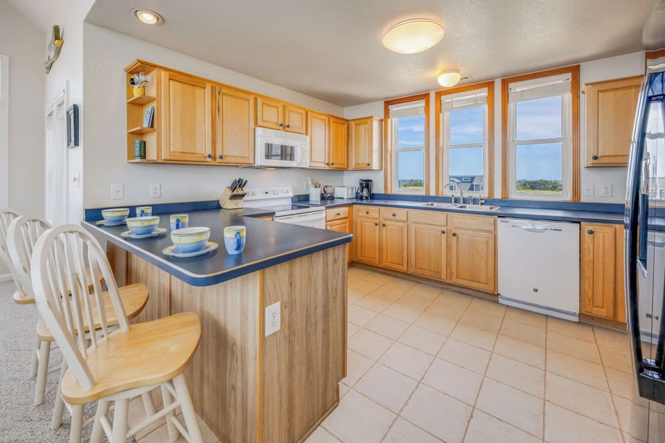 Surf or Sound Realty - 1211 - Frisco's Watch - Kitchen -1