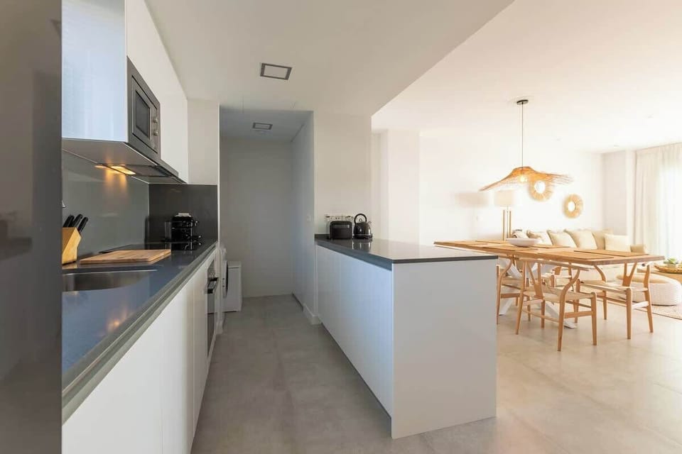 Modern Fully Fitted Open Plan Kitchen - Dinning Room