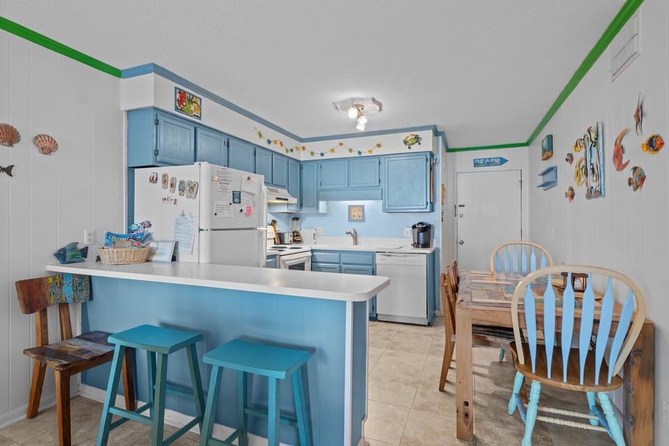 Open Kitchen & Dinning Area