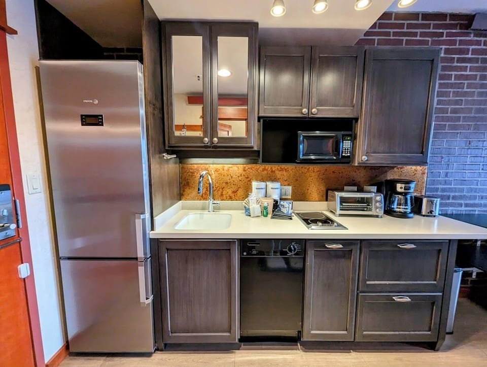 Fully equipped kitchenette