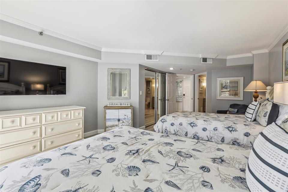 Guest Bedroom at 2114 Villamare