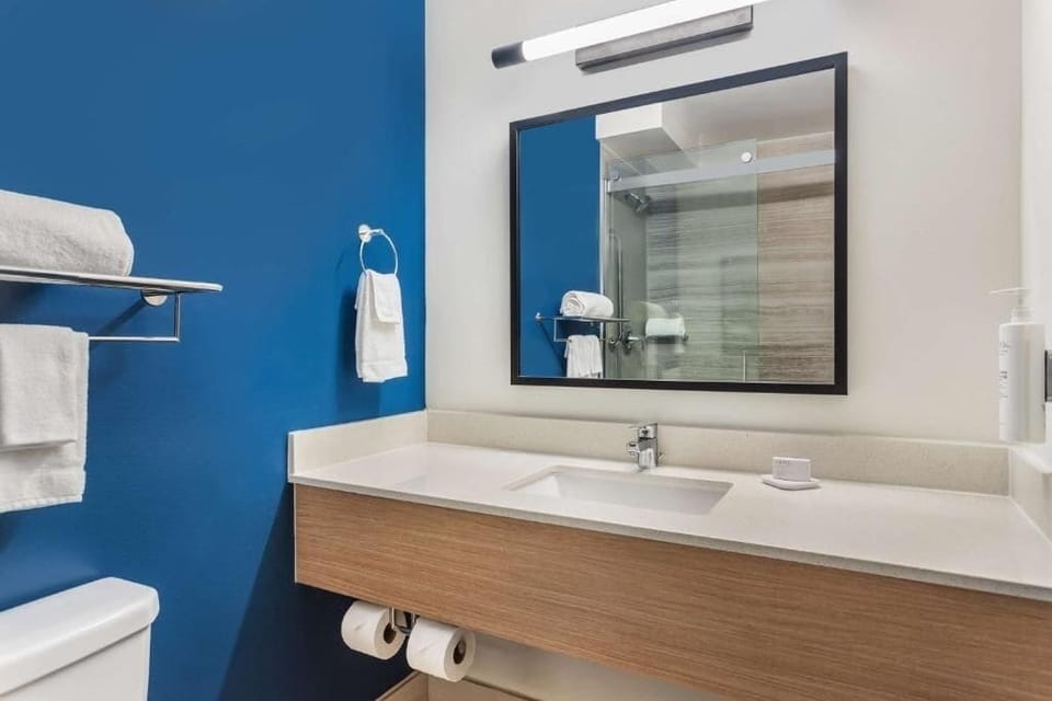 Start your morning smoothly with a clean, well-lit sink area.