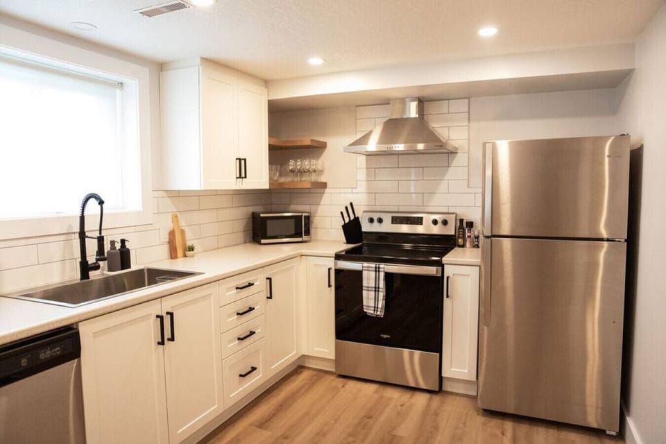 As you open the kitchen, you discover an assortment of coffee pods, and sugar, ensuring you have everything you need for a perfect morning or afternoon pick-me-up.