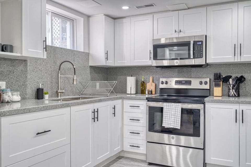 You can almost hear the sizzle of ingredients as you cook in the well-equipped kitchen, where every detail is designed for convenience.