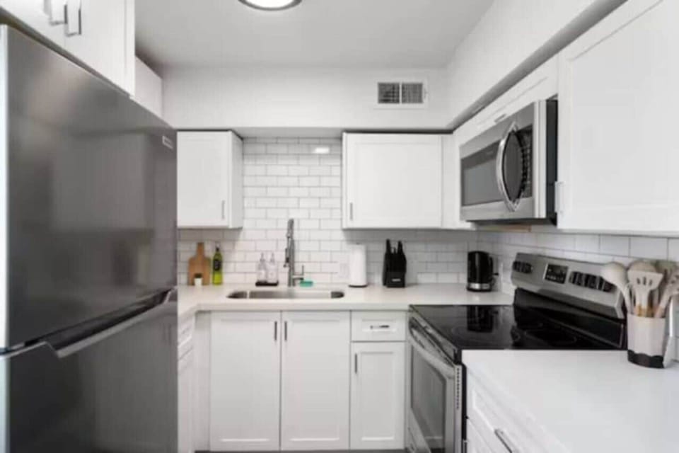 You can almost hear the sizzle of ingredients as you cook in the well-equipped kitchen, where every detail is designed for convenience.