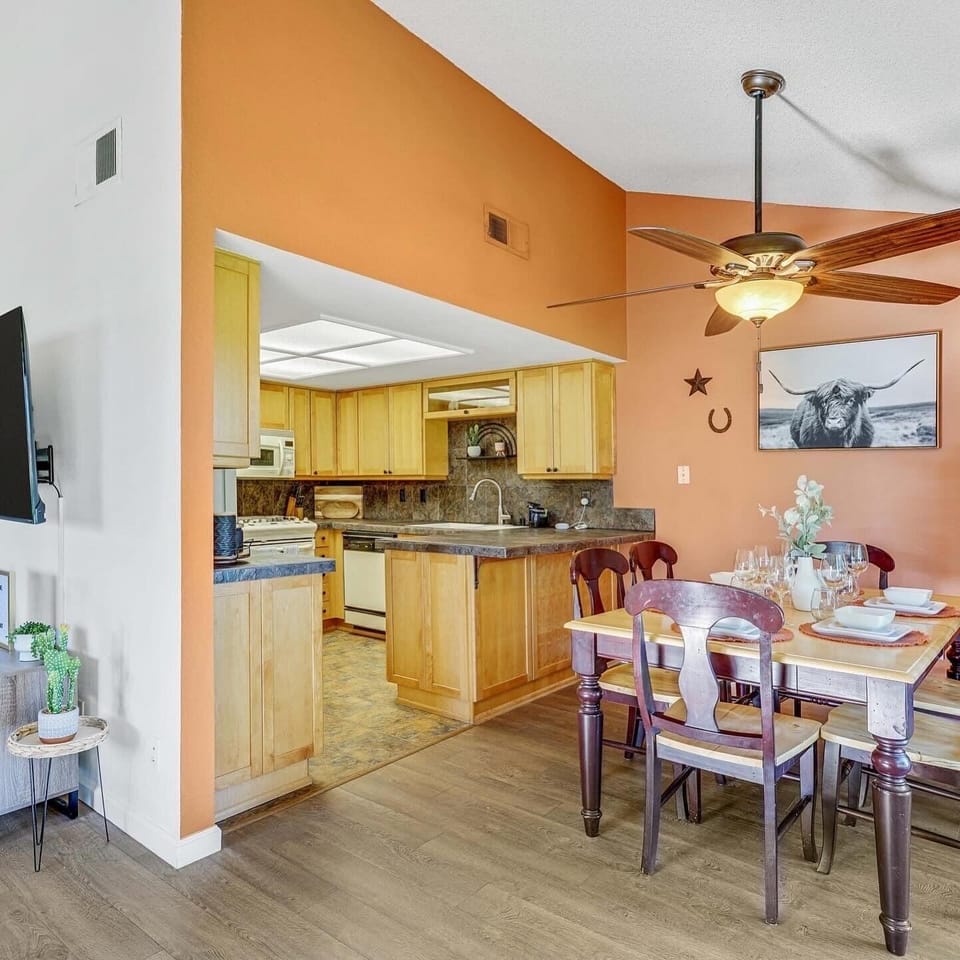 Open concept floorplan adjoining the living room and dinning room.