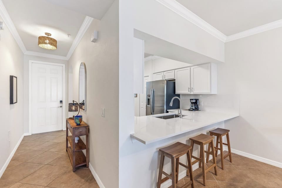 Breakfast Bar, Seating for 3