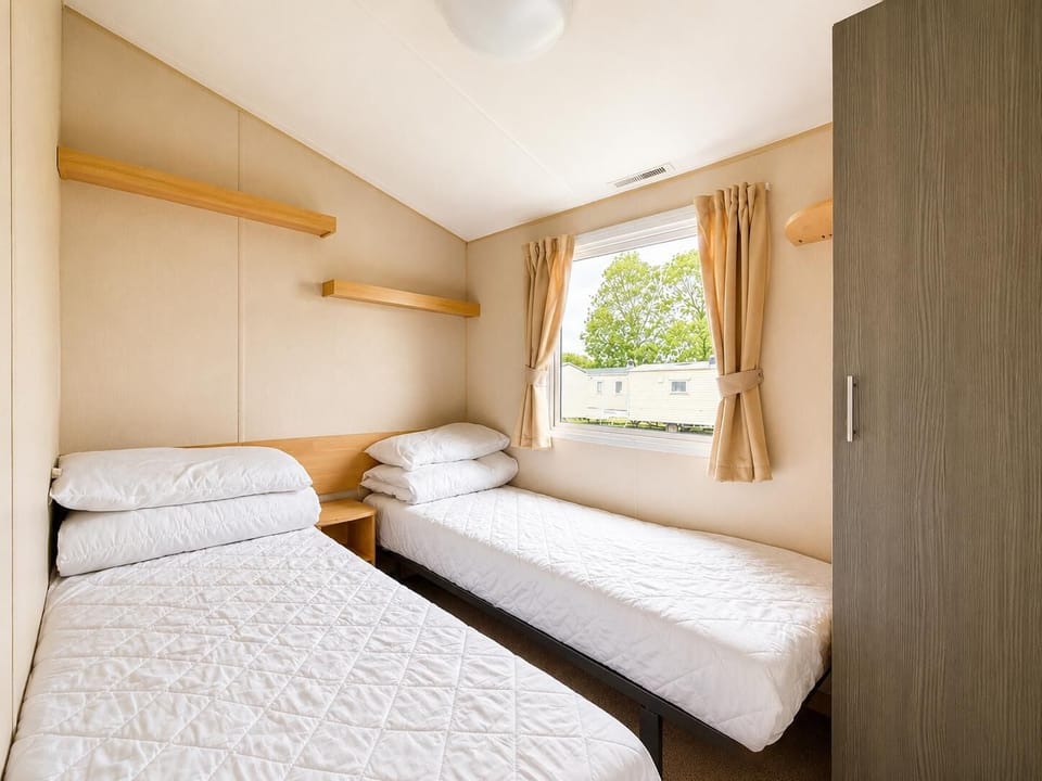 Enjoy a stress-free seaside escape at Sunnydale Caravan Park.