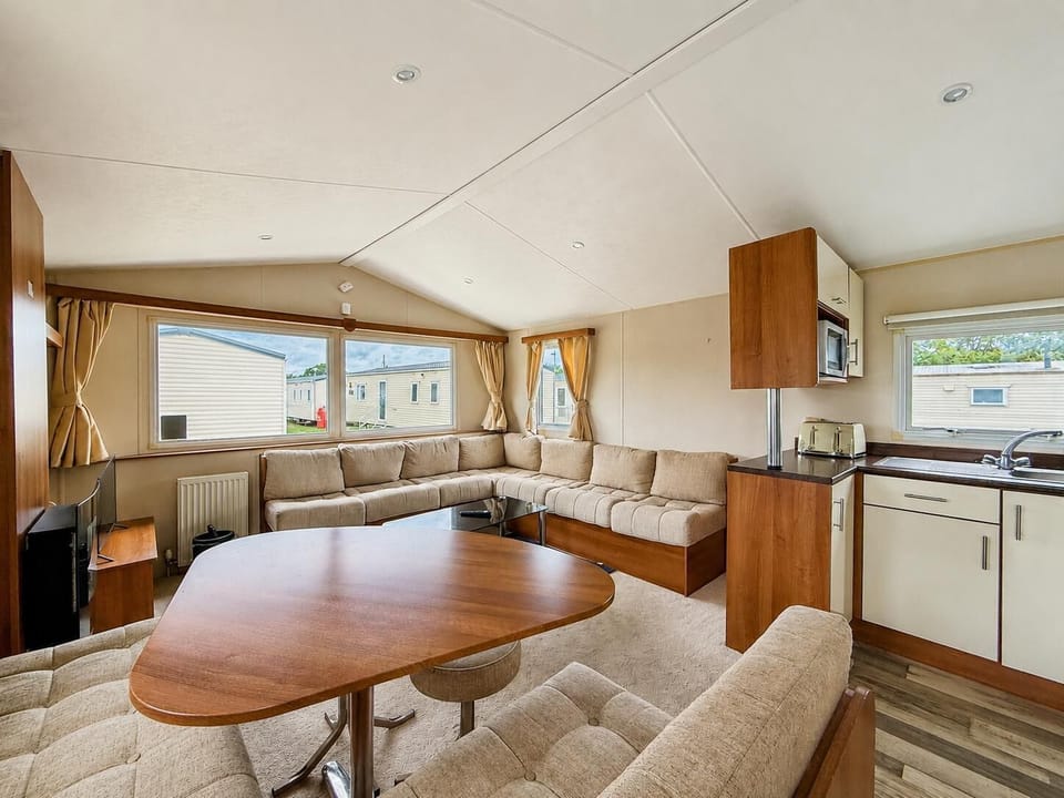 Lovely 3 bed, 8 berth caravan for the whole family