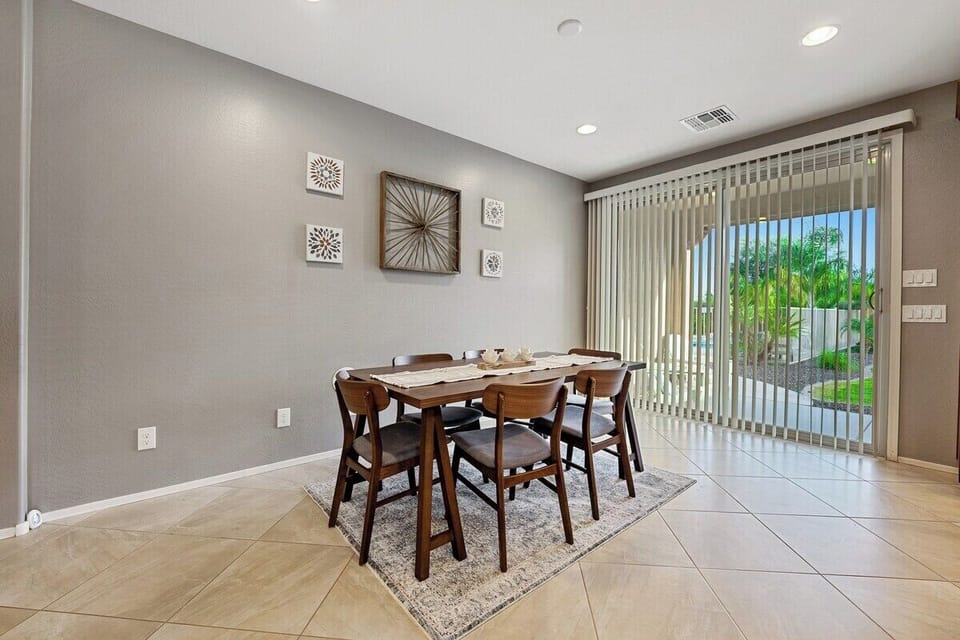 Dining Table | Seats 6