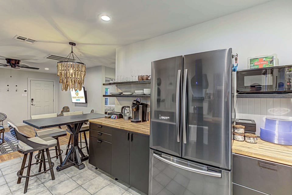 Dining table with seating for 4 at the full kitchen