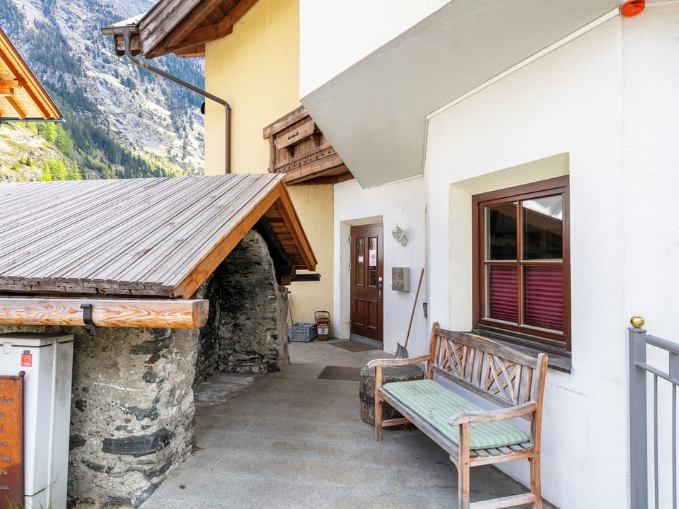 Entrance / Reception