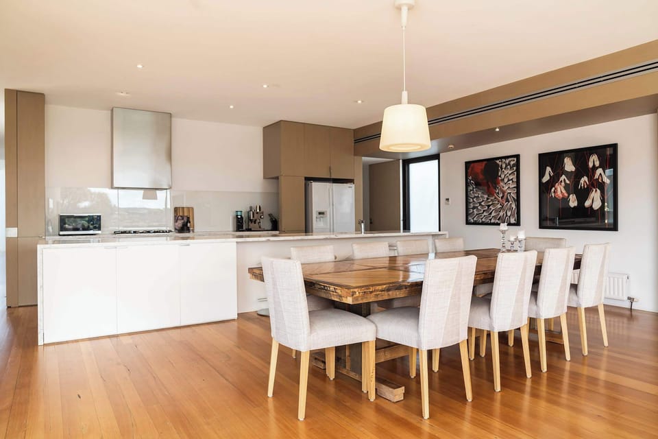 Social Hub: Whether you’re enjoying a family dinner at the 10-seater dining table or sipping morning coffee with lake views, this space brings everyone together