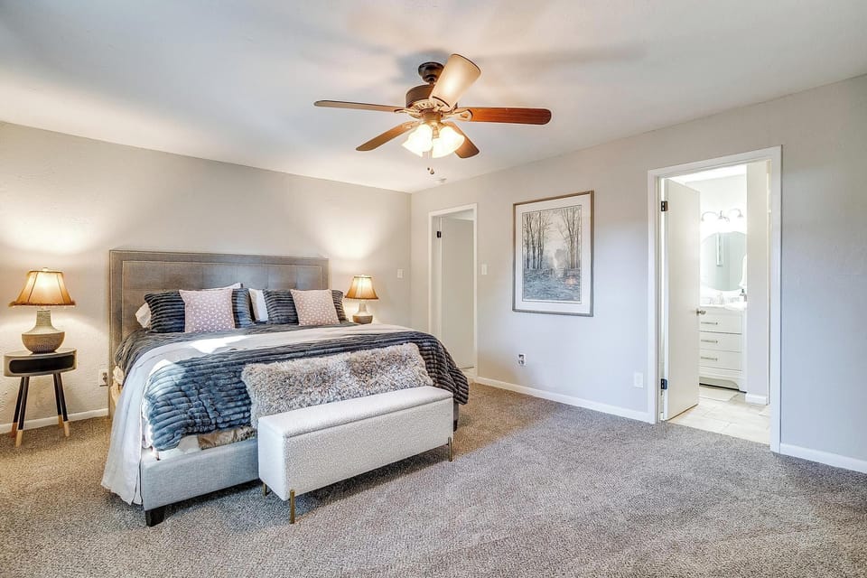 King Bedroom w/ full bath attatched
