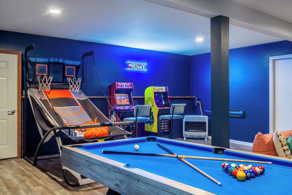 Game Room - Pool Table, Arcades, Theater