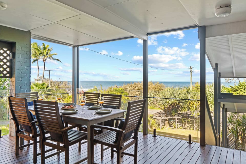 Retro coastal home offering comfort space and ocean views