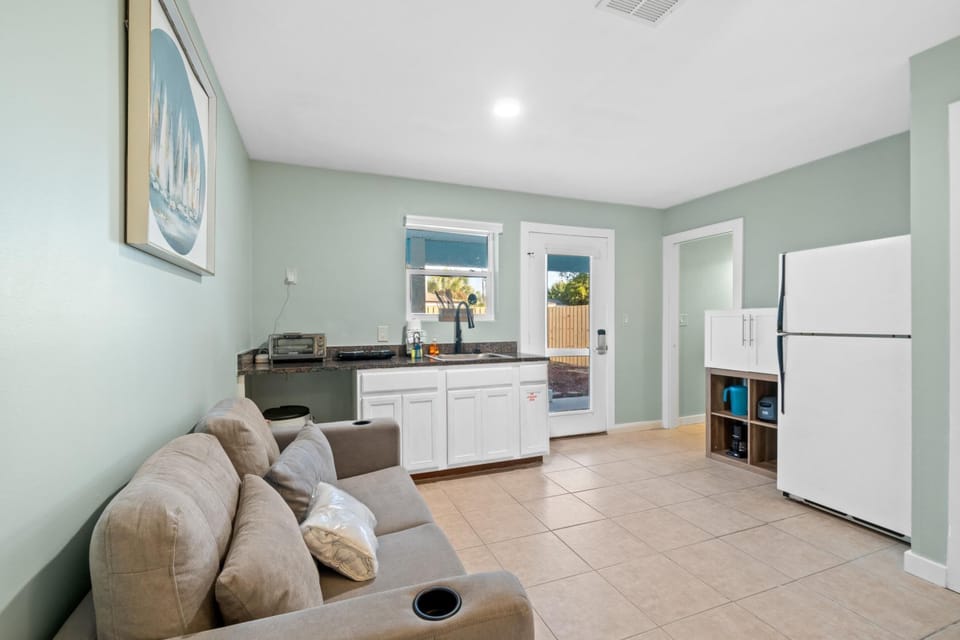 Kitchenette and Living Area