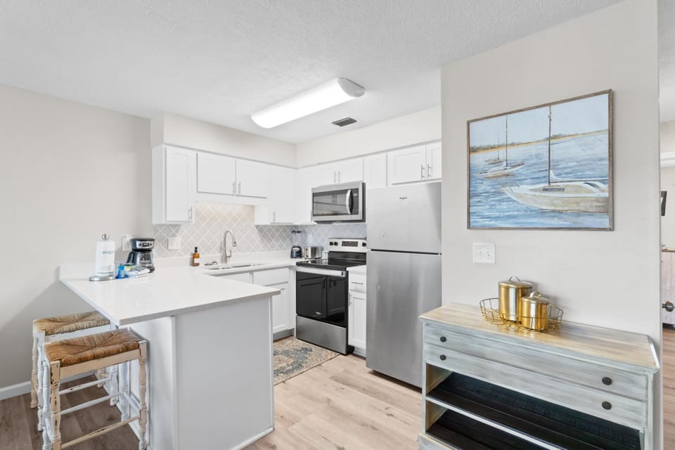Kitchen with Breakfast Bar