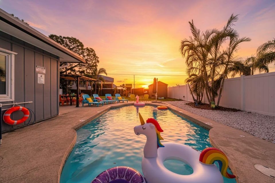 Private heated pool with fun floats, palm trees, and loungers. Perfect for family pool days, stress-free afternoons, and lasting memories. #BradentonVacation #FamilyFriendlyStay #PoolRental