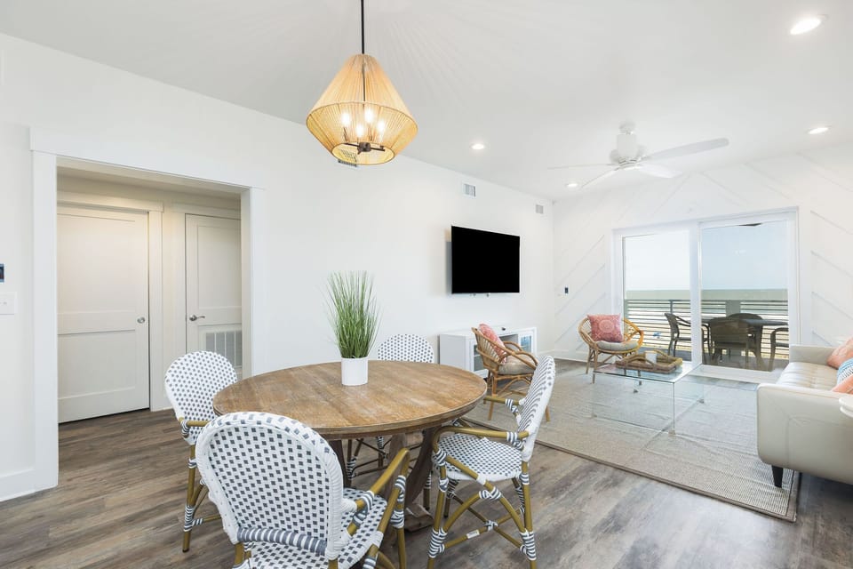 coral dining area