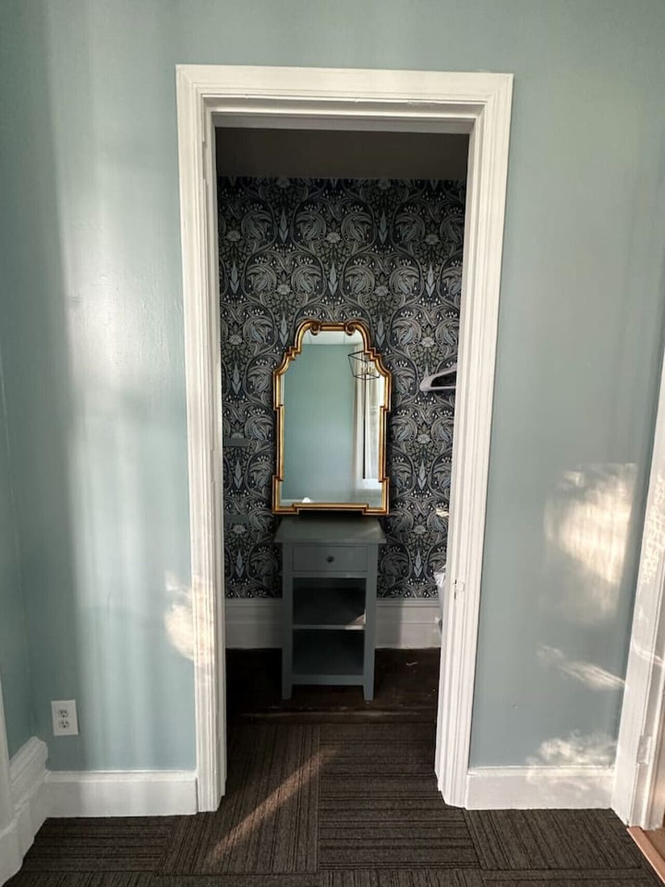BayCity_Bedroom_WalkIncloset_LargeMirror