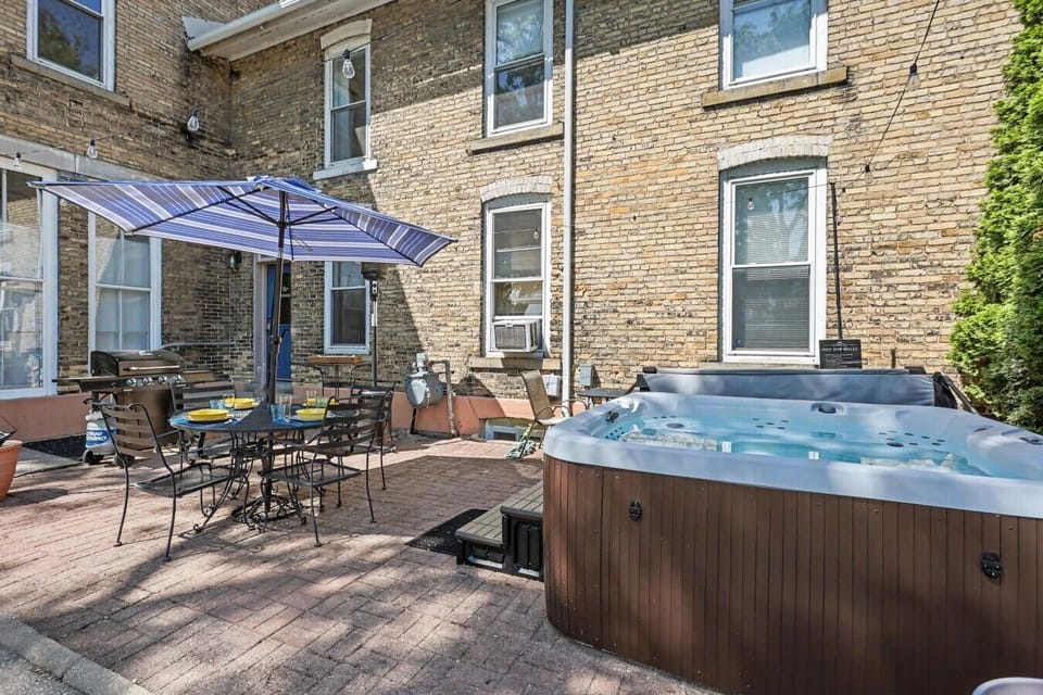 BayCity_Exterior_HotTub_OutdoorPatio