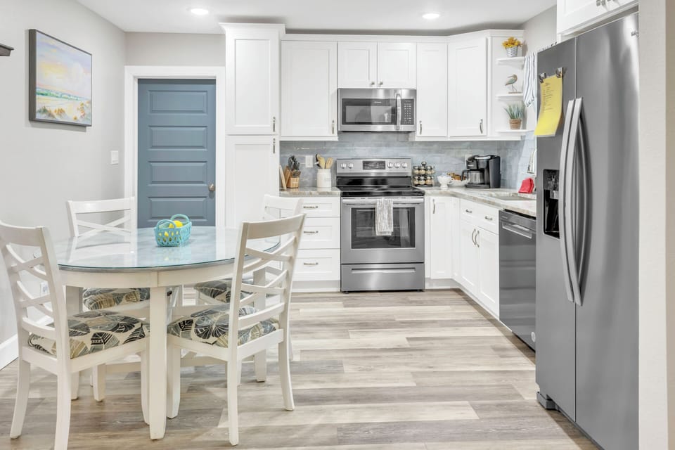 Eat-in Kitchen