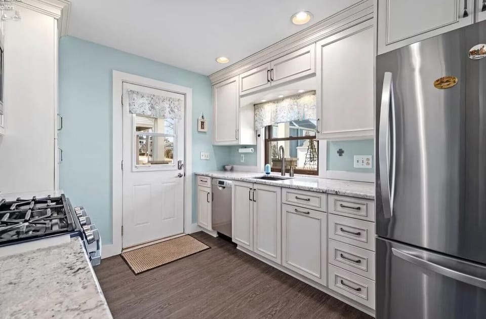 e844c284-41b2-48f5-8cba-152e420bf3d7