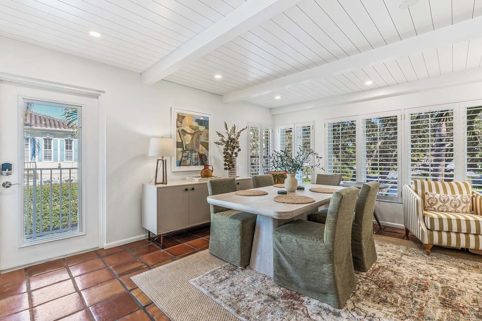 Dining room seating