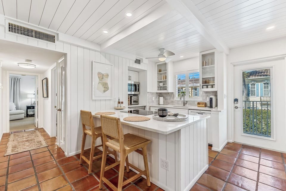 Breakfast Bar, Electric Cooktop and Bosch Appliances