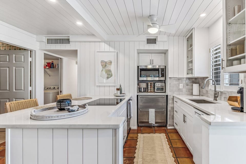 Kitchenette (Electric Stovetop / No Oven)