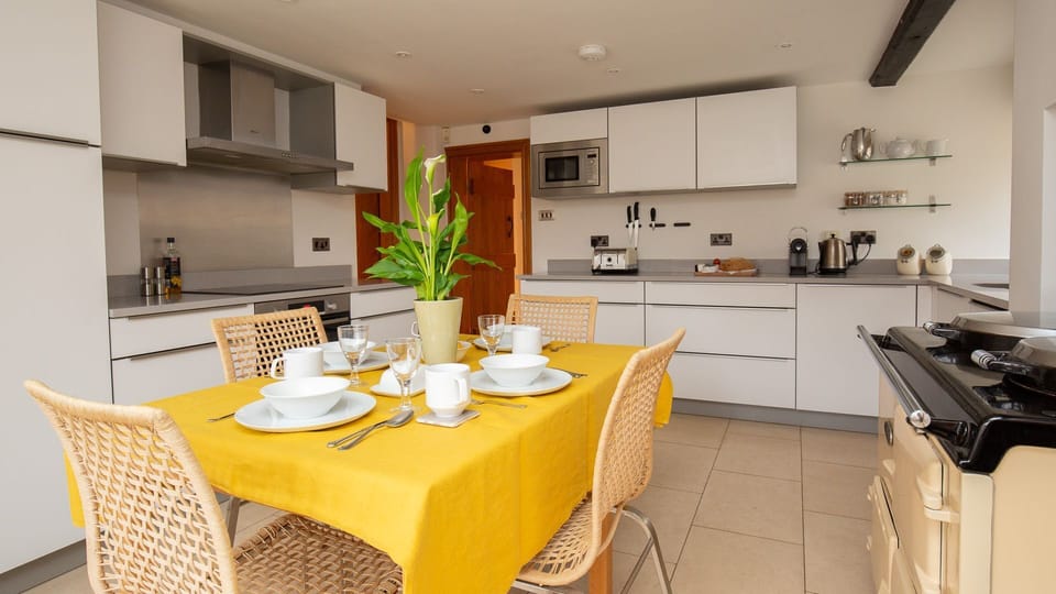There is plenty of space to prepare a family feast (please note, the AGA is not currently in use)
