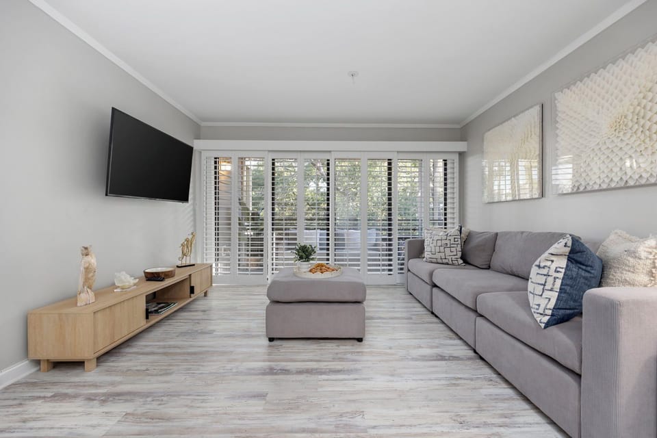 Relax on the plush sofa and enjoy your favorite shows on the wall-mounted TV.