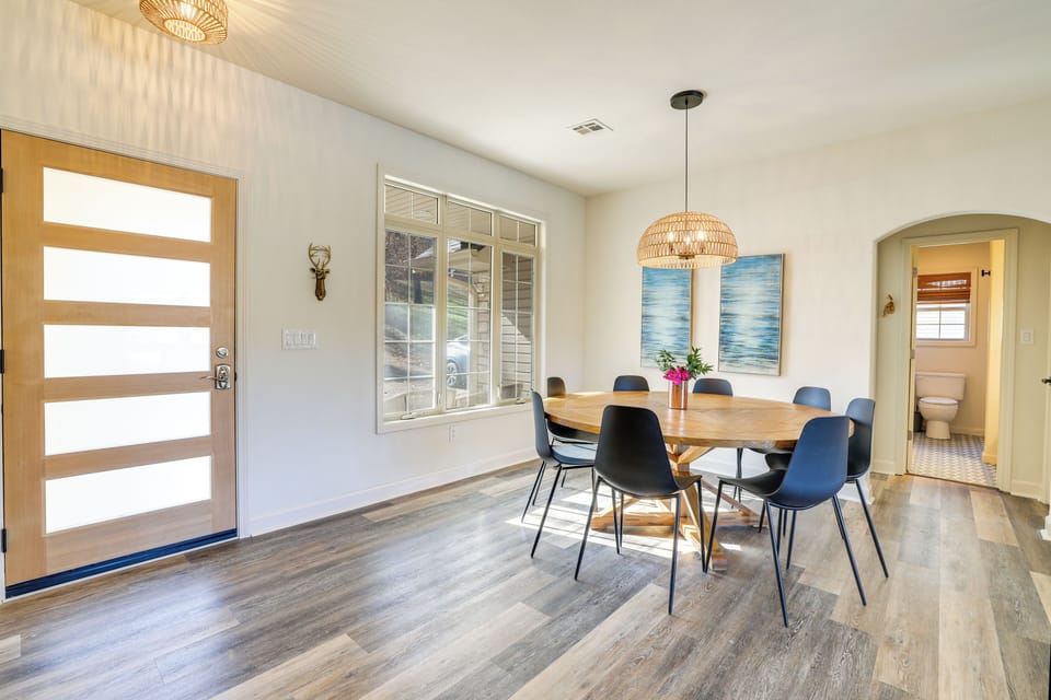 Dining Area | Main Level | Dishware & Flatware Provided