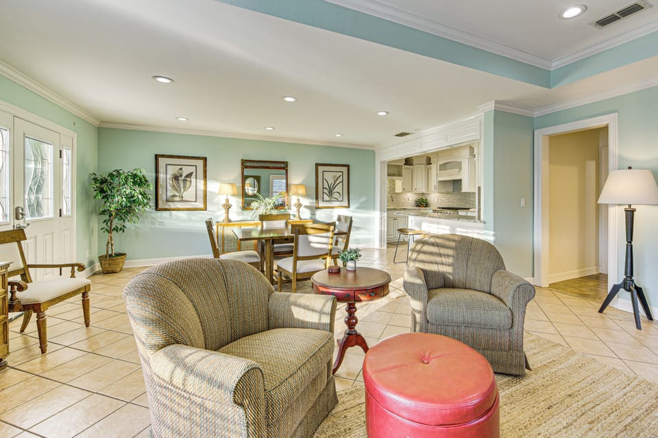 Living Room | Smart TV | Free WiFi