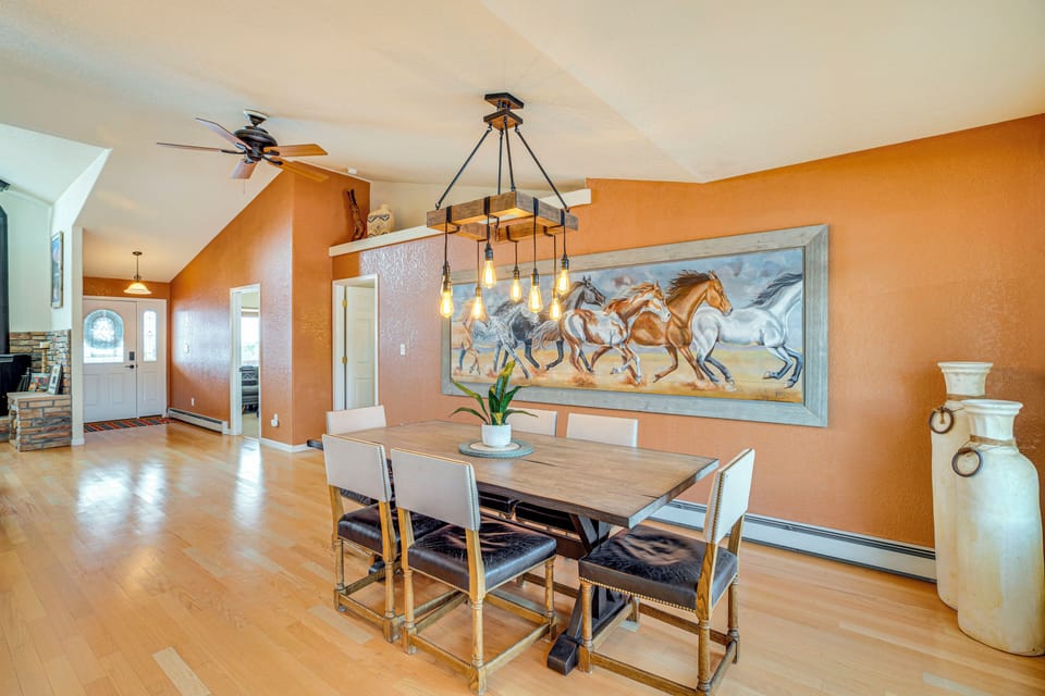 Dining Area | Dishware & Flatware Provided