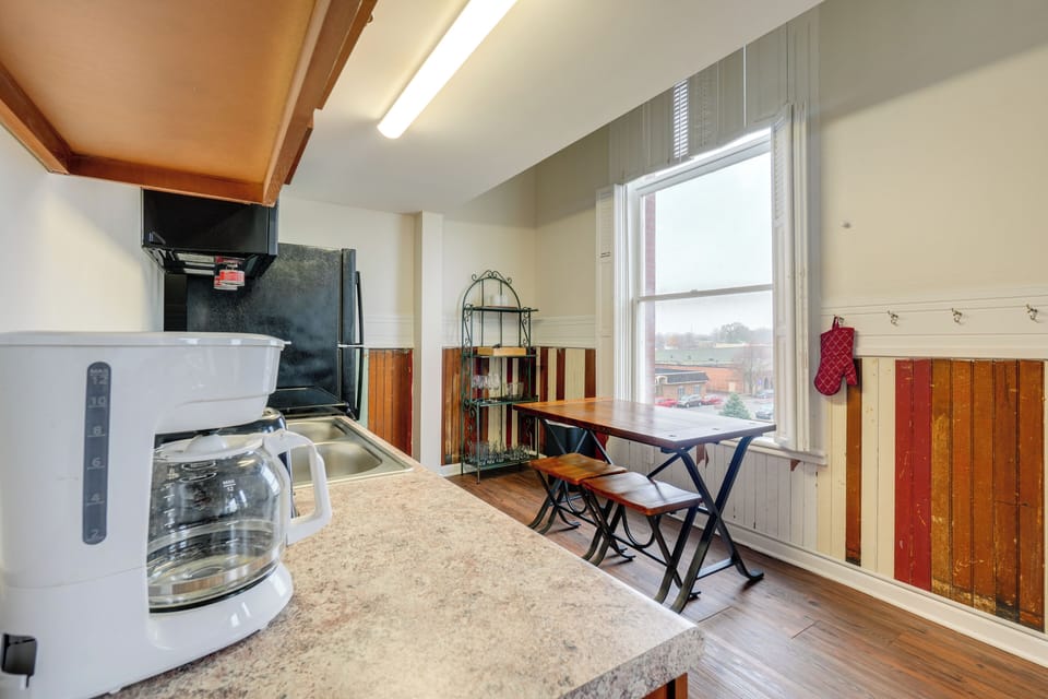 Kitchen & Dining Area | Lower Level | 2-Story Unit on 3rd Floor