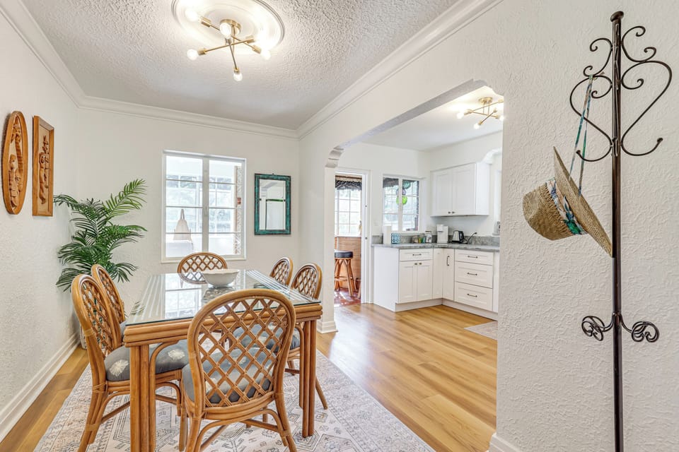 Dining Area | Dining Table | Dishware/Flatware