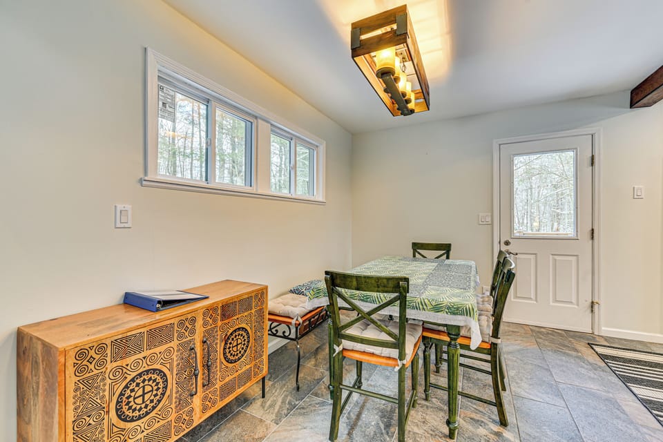 Dining Area | Main Level | Dishware/Flatware | Electric Heating