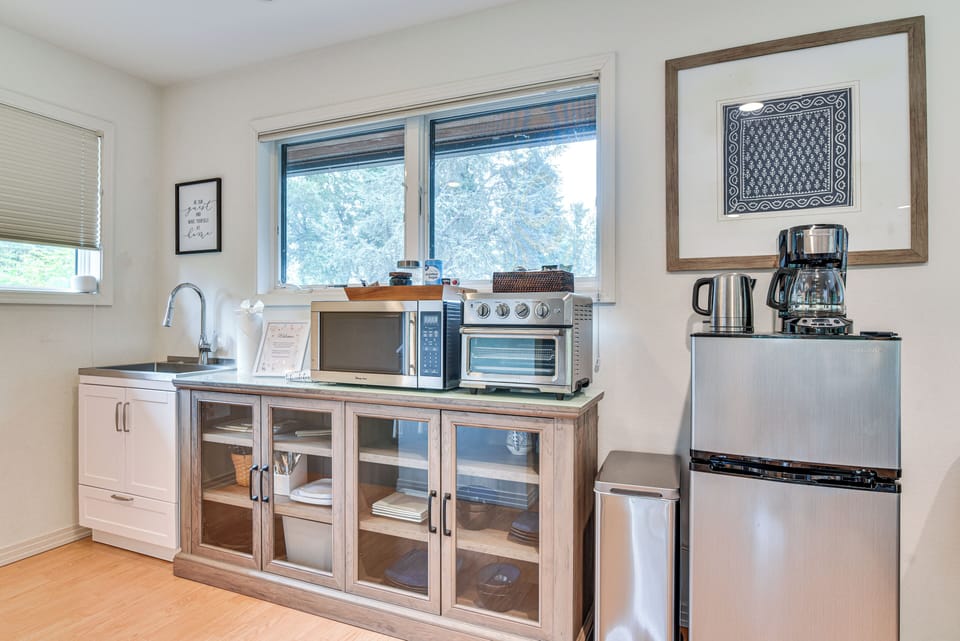 Kitchenette | Hot Plate | Mini Fridge | Microwave | Drip Coffee Maker