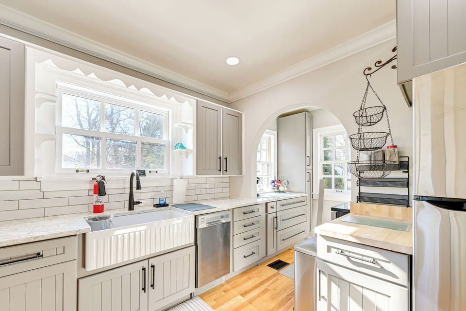 Kitchen | 1st Floor | Cooking Basics | Refrigerator | Stove/Oven