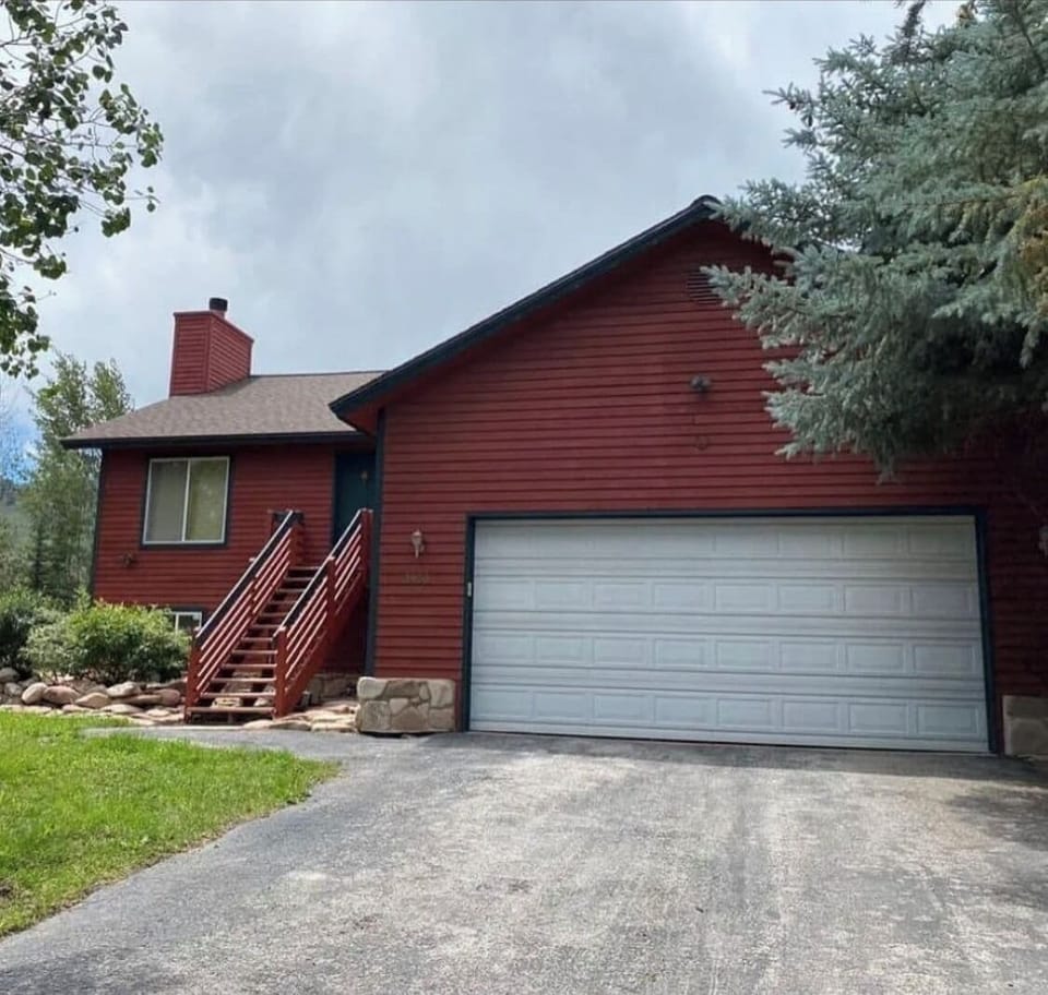 Front view of the home.