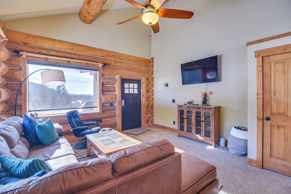 Grand Lake Vacation Rental | 3BR | 2BA | 1,120 Sq Ft | Small Step to Enter